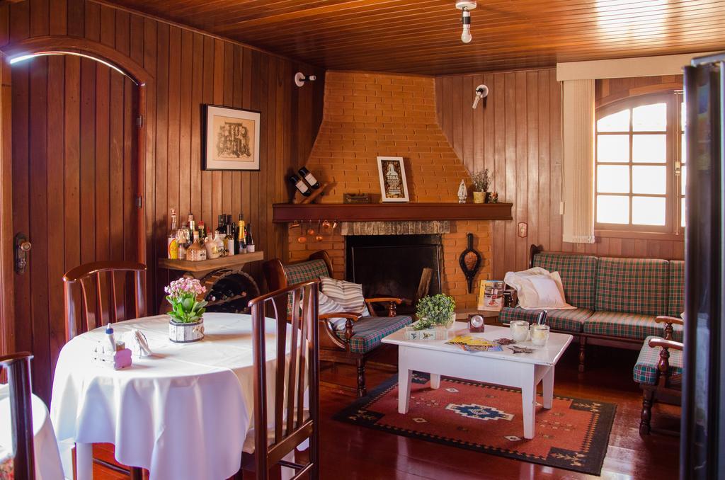 Acomodação com café da manhã  Recanto Brumas