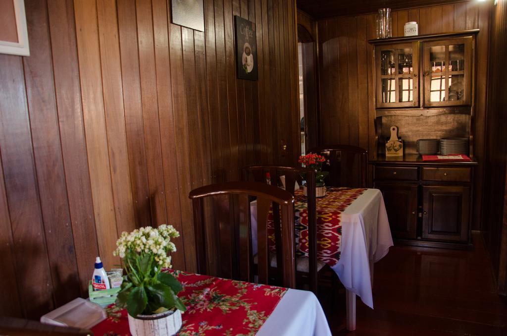 Acomodação com café da manhã  Recanto Brumas Campos do Jordão